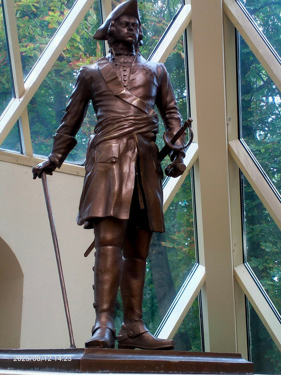 Фотография автора. Петр Первый внутри липецкого бювета