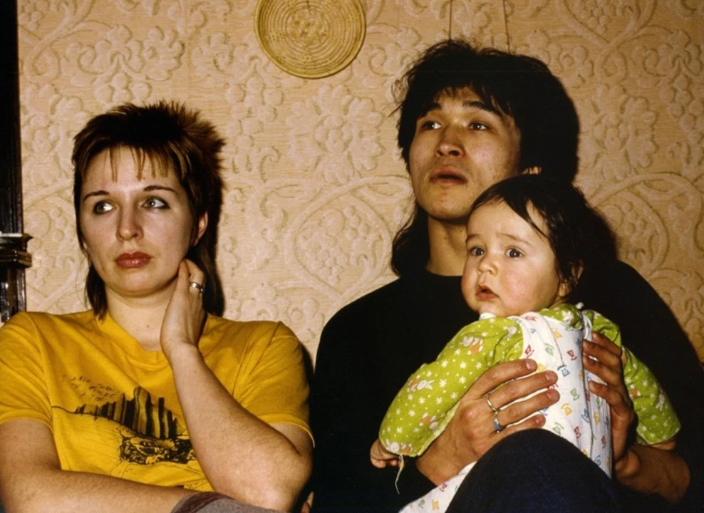 Виктор Цой с женой и сыном (1985) | Фото: Джоанна Стингрэй | Добросовестное использование