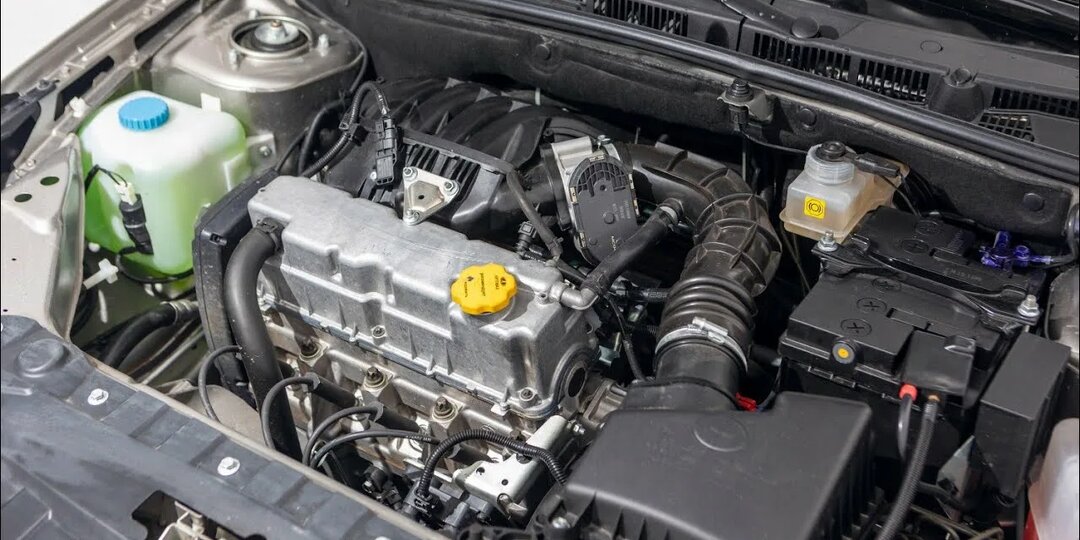 Зачем АвтоВАЗ до сих пор ставит "совковый" 8-клапанный двигатель на новые модели? Разбираем 5 главных причин в 2025 году