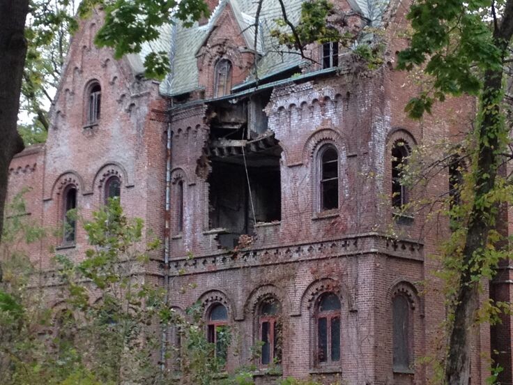 Заброшка в с. Никульское. Ровесница описываемых событий, в качестве иллюстрации