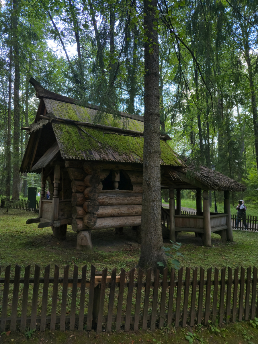 Избушка на курьих ножках 