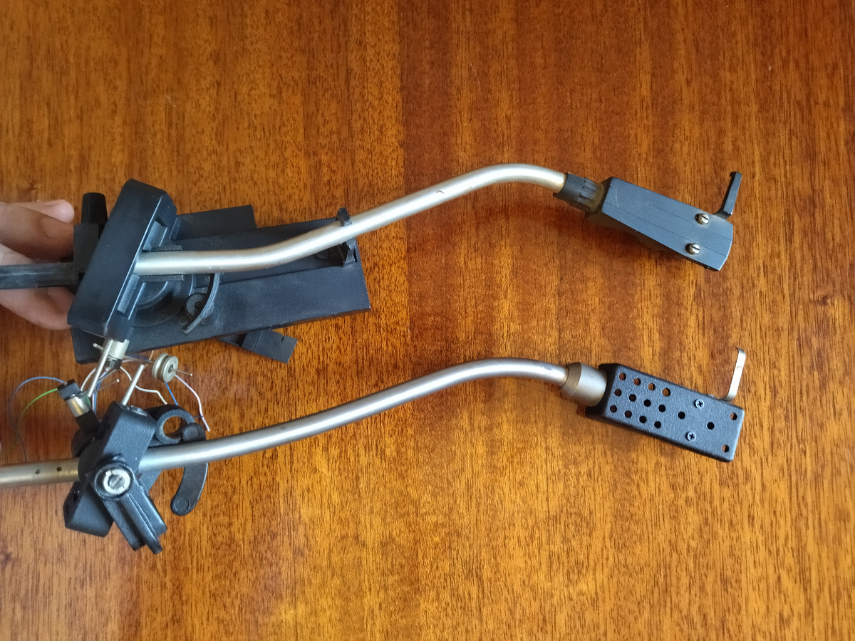 Сверху на фото более поздний вариант