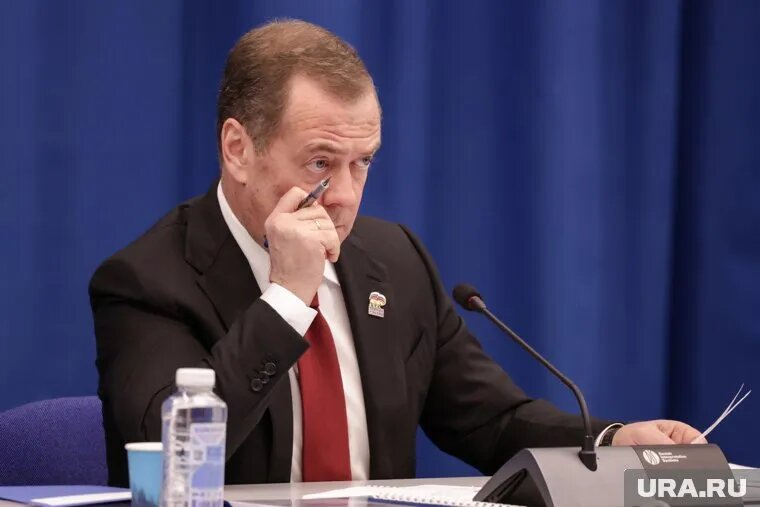 Медведев сказал, на кого в итоге легла ответственность за завершение конфликта
Фото: Роман Наумов © URA.RU