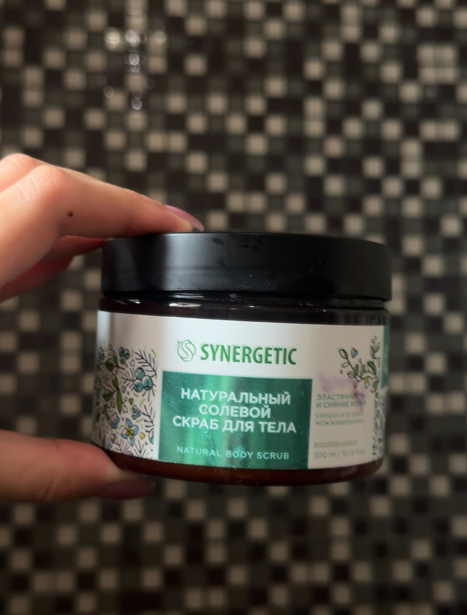 SYNERGETIC НАТУРАЛЬНЫЙ СОЛЕВОЙ СКРАБ С МОЖЖЕВЕЛЬНИКОМ. 