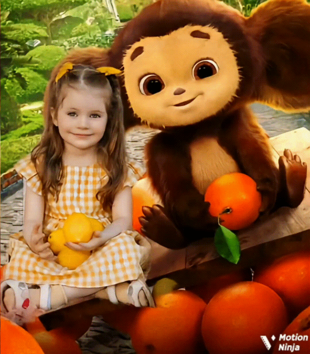 Лерочка обнимается с Чебурашкой