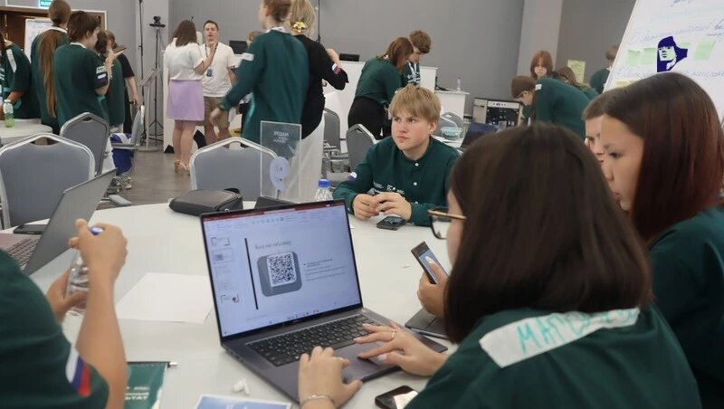    Подростки выполняли задания Аппарата уполномоченного по правам ребёнка в РФ Фото: ИА «Победа26»