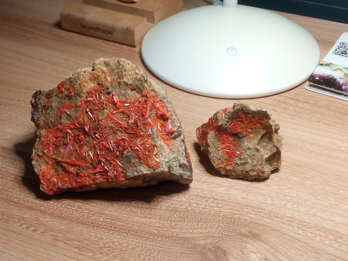 Крокоит с первомайско зверевского месторождения.