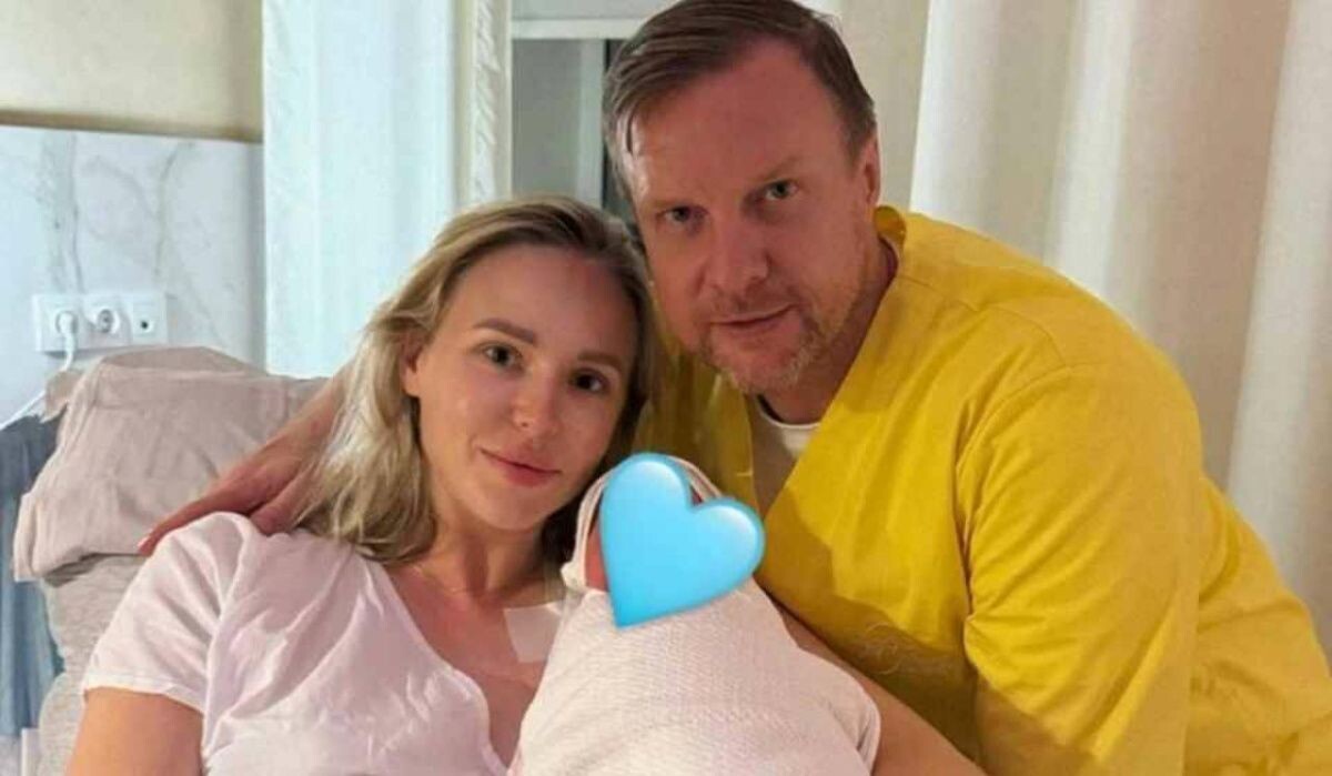     Малафеев с сыном и супругой. Источник: kp.ru Автор фото: t.me/angelinashkatova17