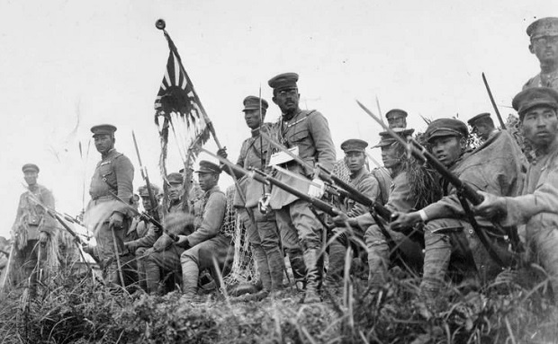 Японские офицеры с солдатами, Манчжурия 1932 год. фото из rg.ru