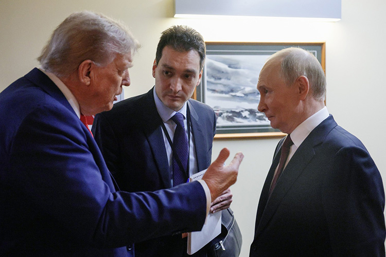    «На Трампа как раз повлияла внутриполитическая ситуация. Мы видим, что он пытается использовать контакт с Путиным для того, чтобы решать свои задачи внутри США».   
Фото: kremlin.ru