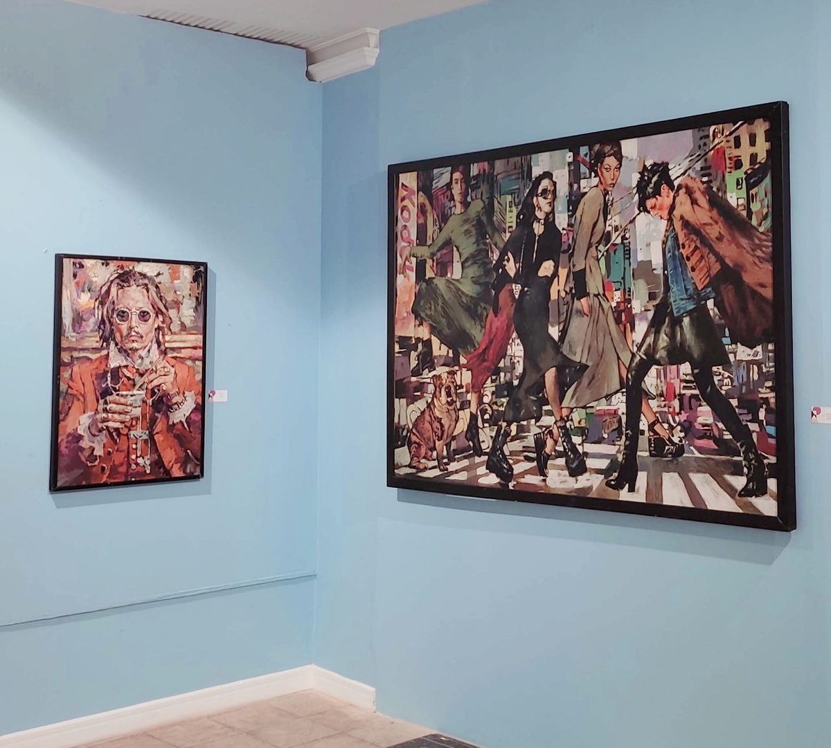 На выставке художника Alvaro Neelix.