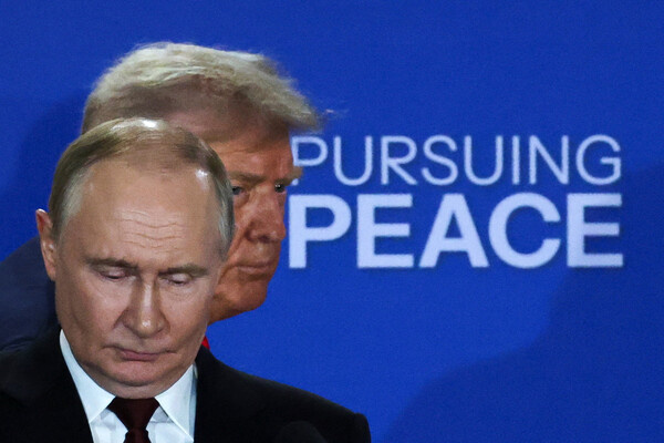 Президент РФ Владимир Путин и президент США Дональд Трамп во время пресс-конференции на военной базе Эльмендорф-Ричардсон на Аляске, 16 августа 2025 года / Jeenah Moon/Reuters  