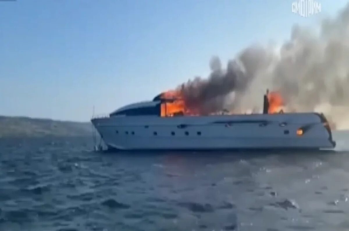    Появились кадры загоревшегося судна на Волге в Саратовской области