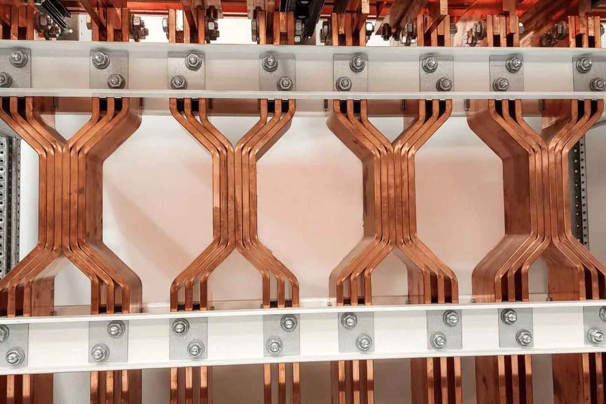 Физические свойства меди: почему медные шины лучше для проводки тока