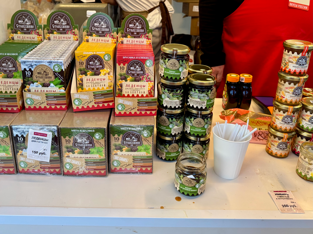 Домик "Пензенская область, Псковская область и Костромская область" на фестивале Вкусы России 2025 на ВДНХ