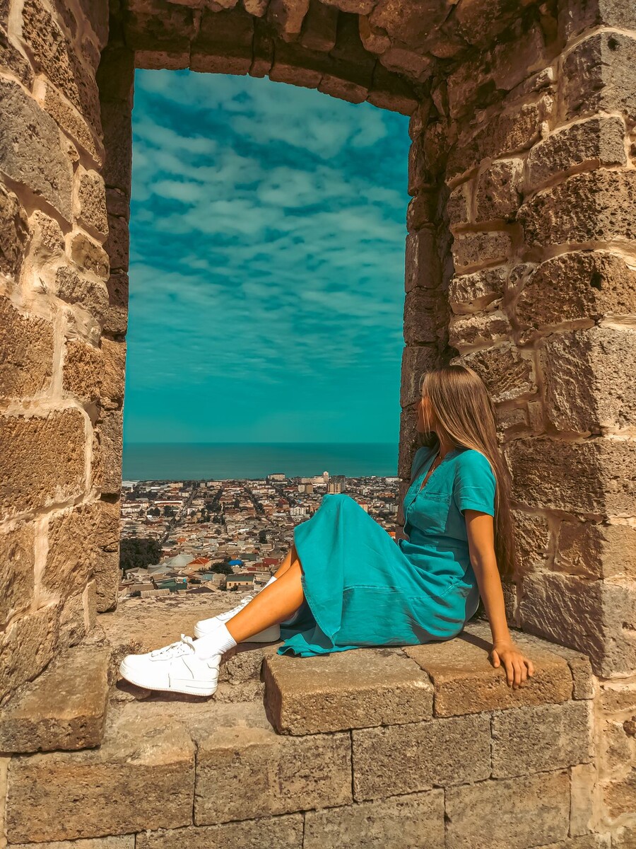 Вид с цитадели Нарын-Кала на Дербент. Фото туристов