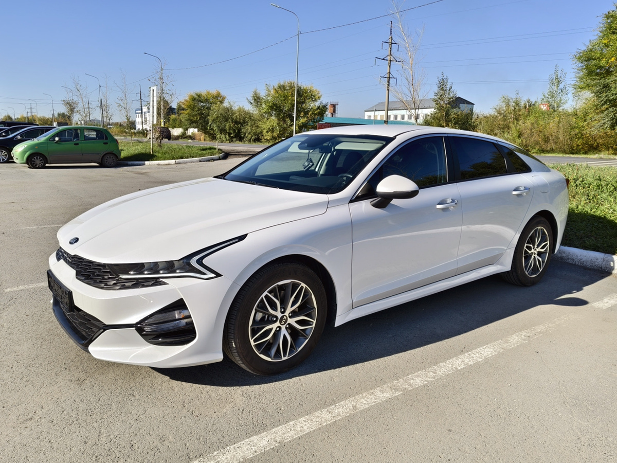 Сейчас подержанную Kia K5 в состоянии новой можно привезти примерно за 2,5 миллиона рублей