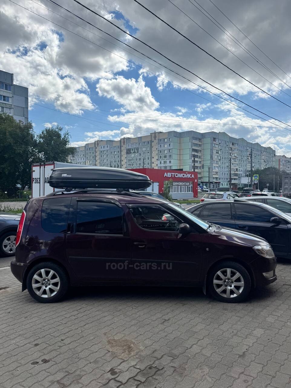 Установка багажника и автобокса 390л на Skoda Roomster в Туле