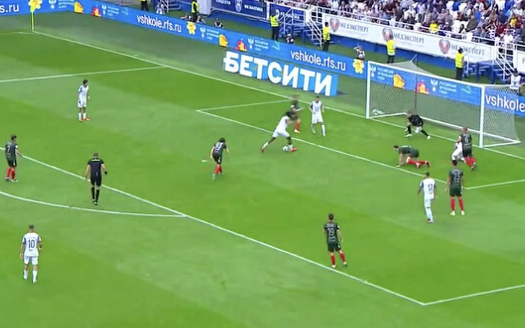 Чинонсо Оффор загубил 100-процентный момент. Фото: Матч Премьер