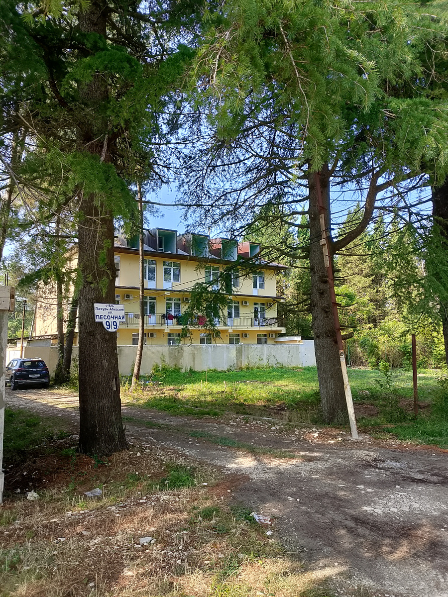 Наш отель (а правильней – гостевой дом) "Лазурь", фото автора