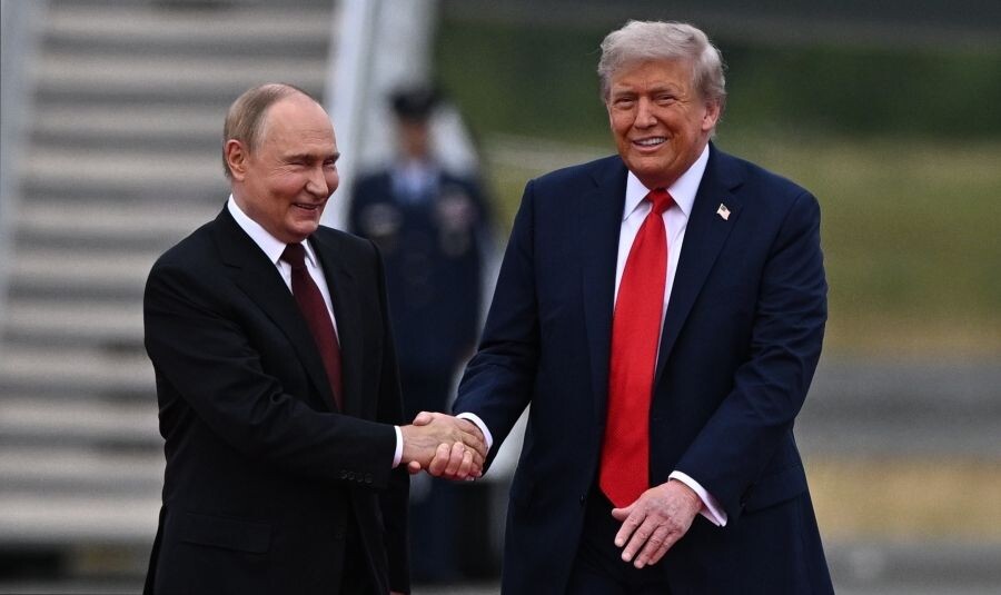    Президент России Владимир Путин и президент США Дональд Трамп во время пресс-конференции по итогам встречи / Источник: © Сергей Бобылев/РИА Новости