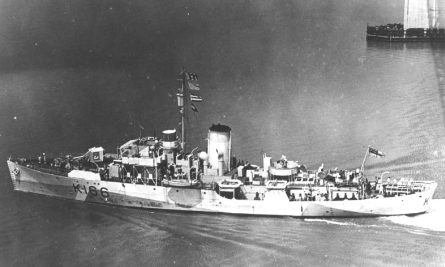 Канадский корвет «Сноубэрри» в море