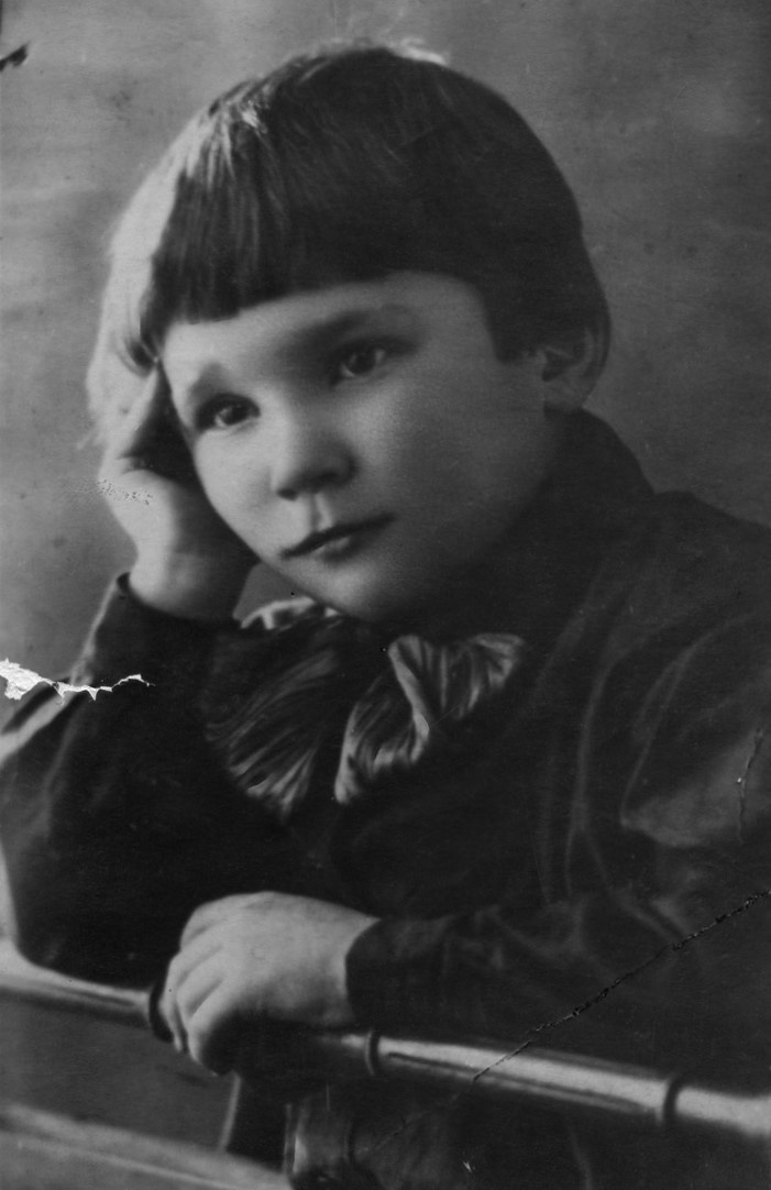 Ученик 5-го класса школы № 6 г. Севастополя Юрий Рацко в детстве. Музей-заповедник героической обороны и освобождения Севастополя.