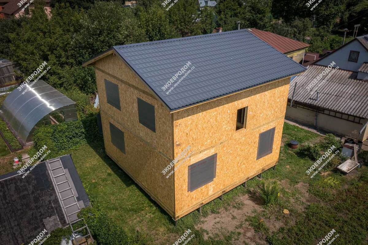 Сборка коробки из СИП‑панелей идёт быстро 