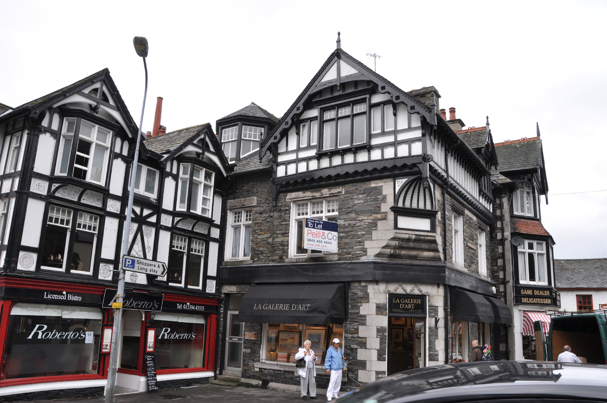 На улочке городка Bowness-on-Windermere