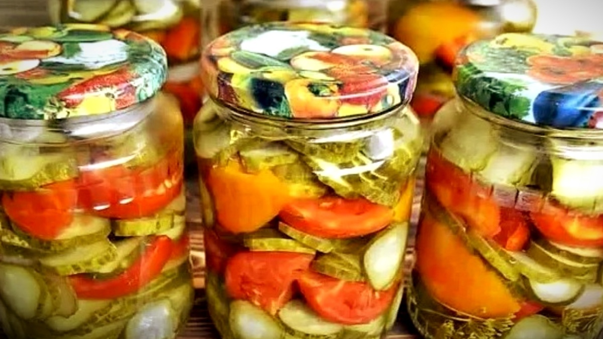 Маринованные огурцы с перцем: ленивый рецепт ассорти