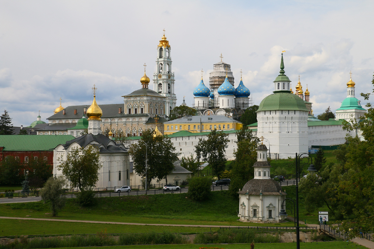 Вид на Троице-Сергиеву Лавру с Блинной горы. Сергиев Посад, фото автора. Август 2025