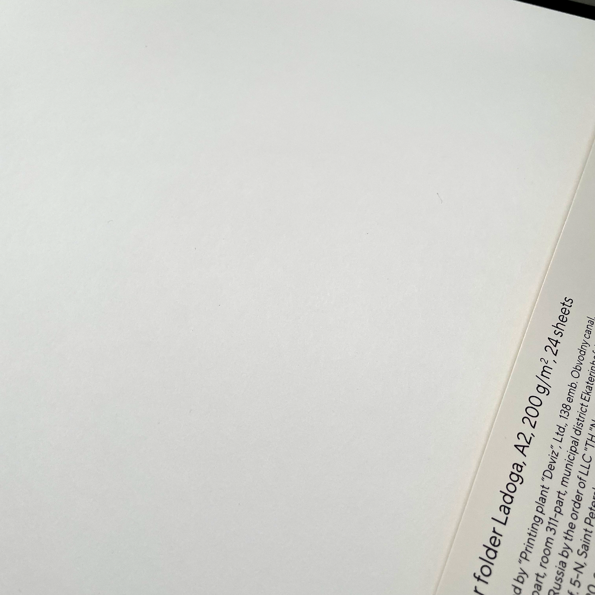 Белее белого... твоя рука, от мира целого ты далека... (с)