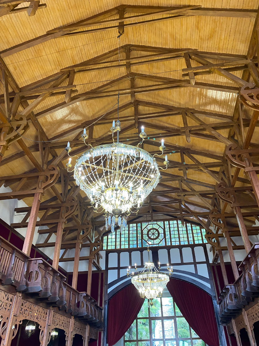 Остатки былой роскоши. Ресторан «Гагрипш». Фото автора.