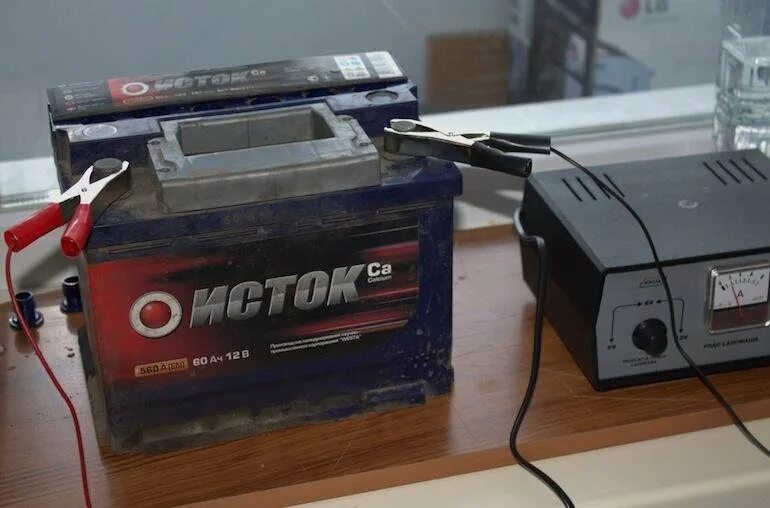 Фото заимствовано - https://youla.ru/krasnoyarsk/uslugi/avtouslugi/zariadka-avtomobilnykh-akkumuliatorov-akb-5e2d5600a09cd5844d1374f2