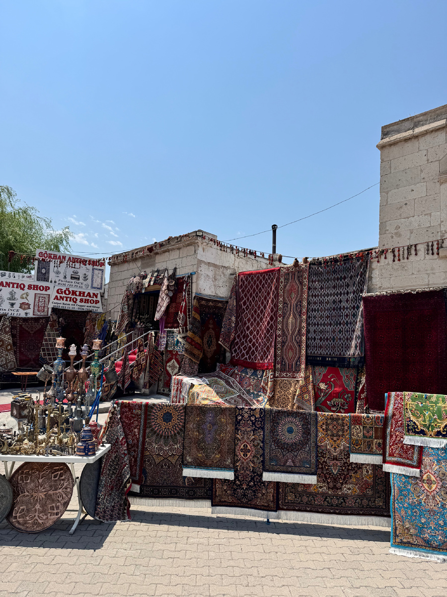 Базар недалеко от подземного города Деренкую