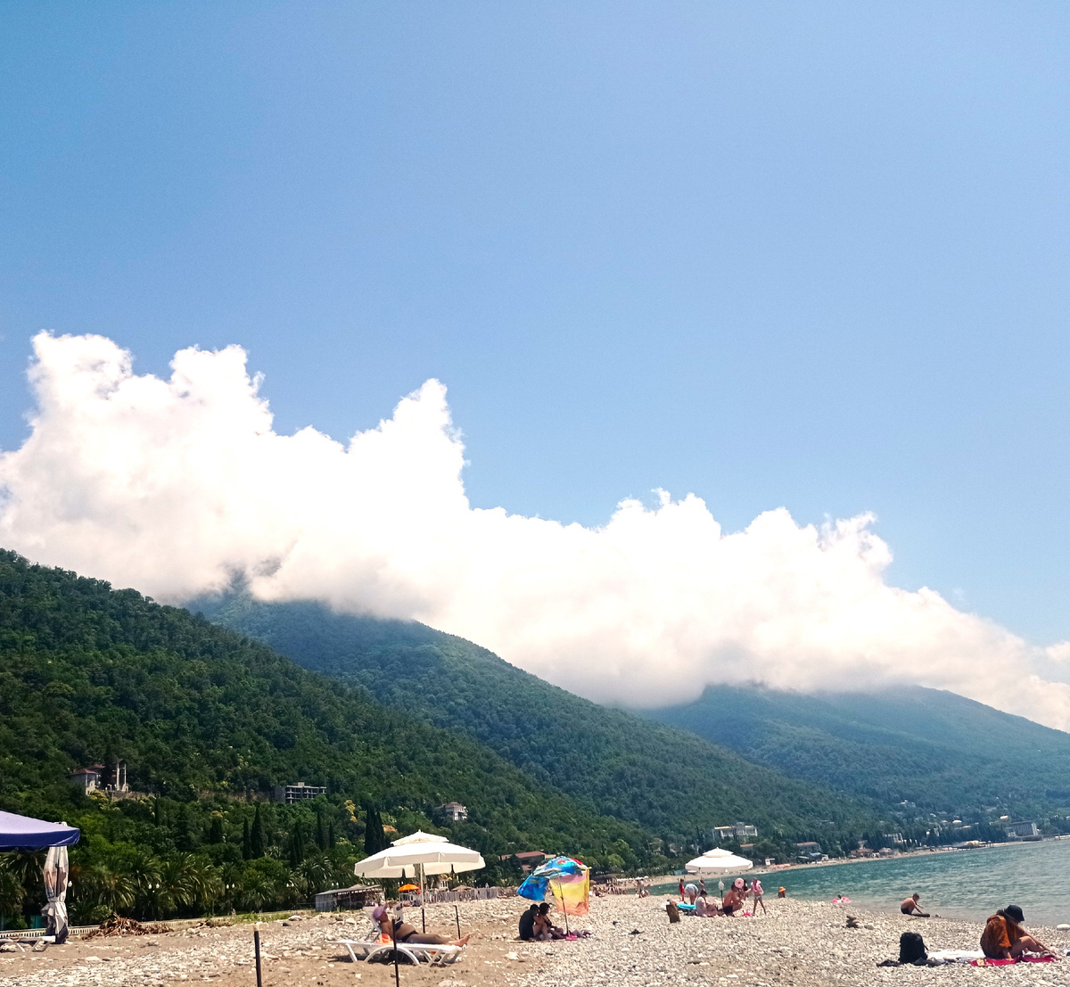 Пляж в Гагре