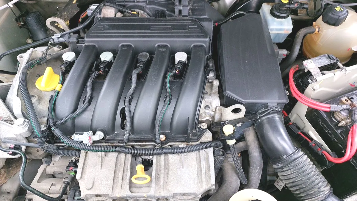 Подкапотка Duster I