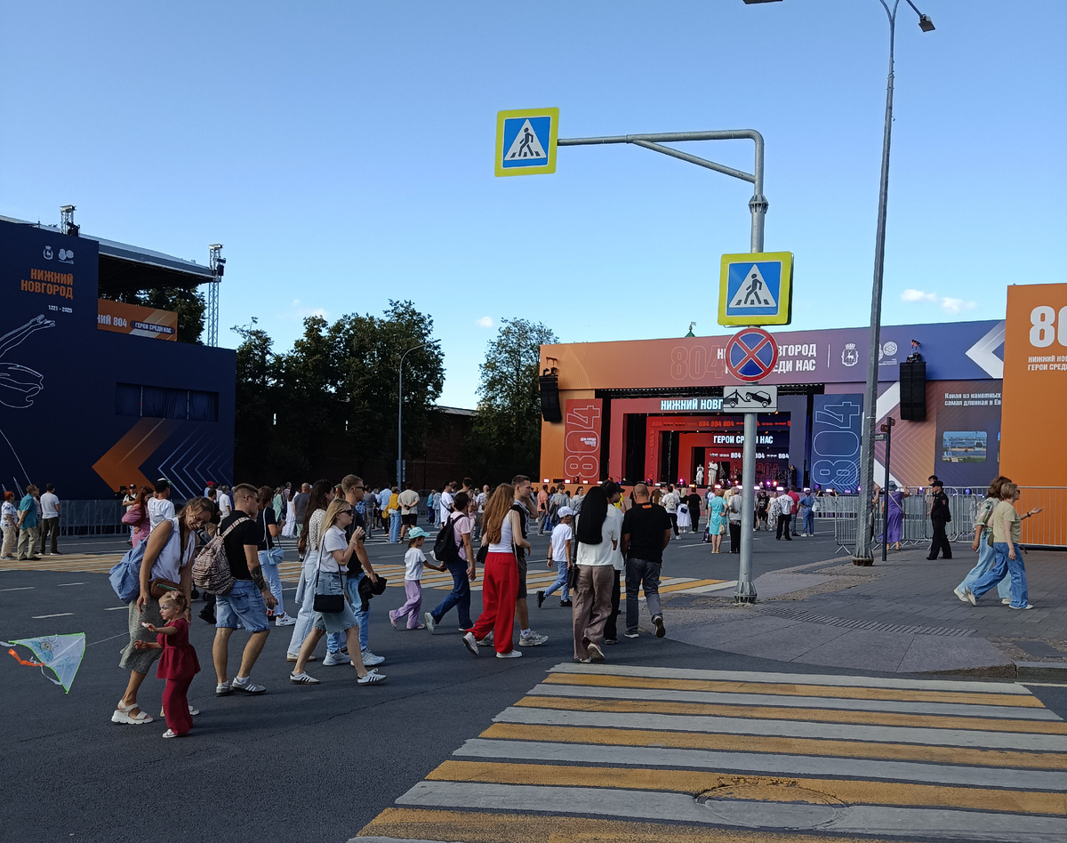 Сцена на площади Минина и Пожарского