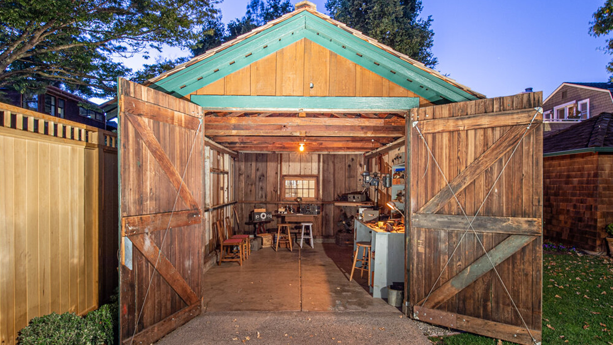 Гараж на Аддисон-авеню 367 в Пало-Альто, который стоил 45 долларов в месяц