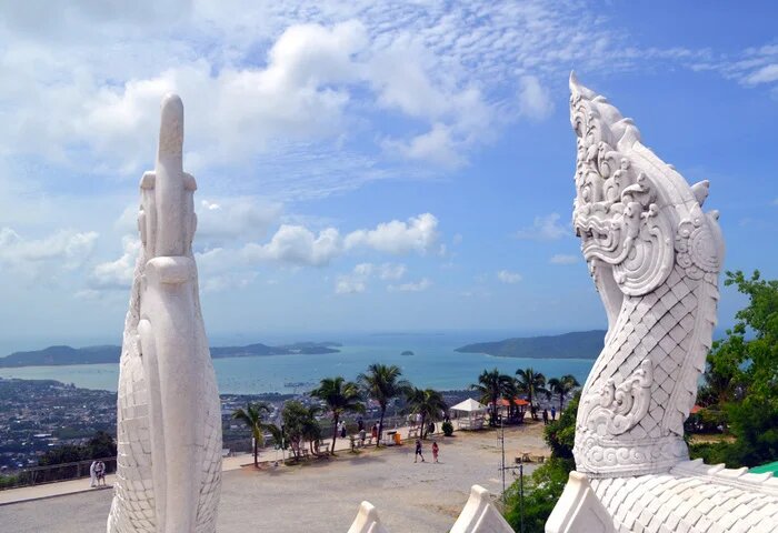 Смотрованя площадке на Большом Будде