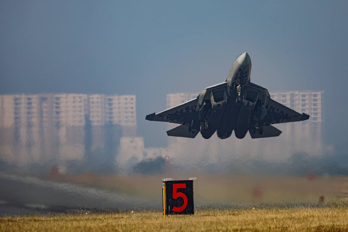   Истребитель Су-57