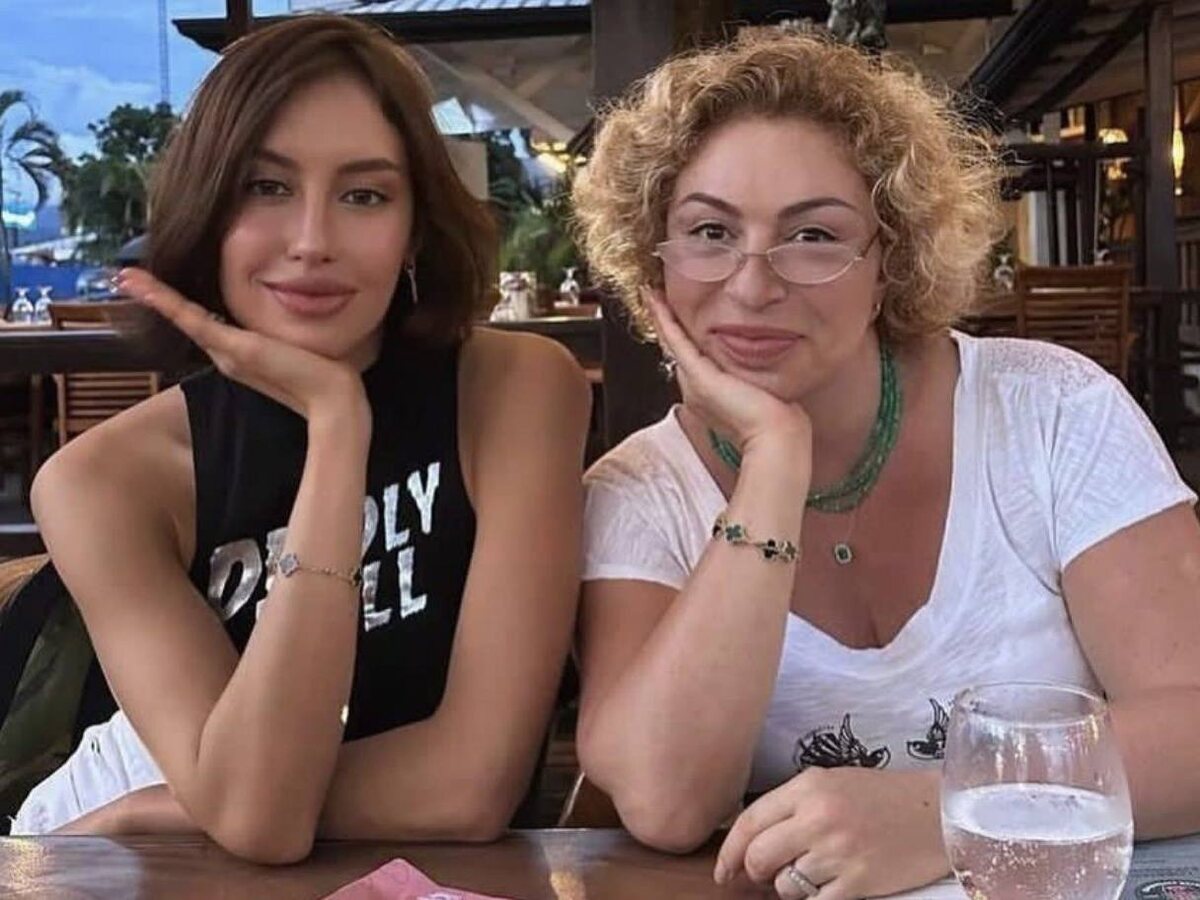 Симона Юнусова и Валентина Иванова. Социальные сети