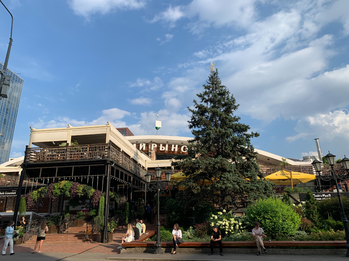 Усачевский рынок днем