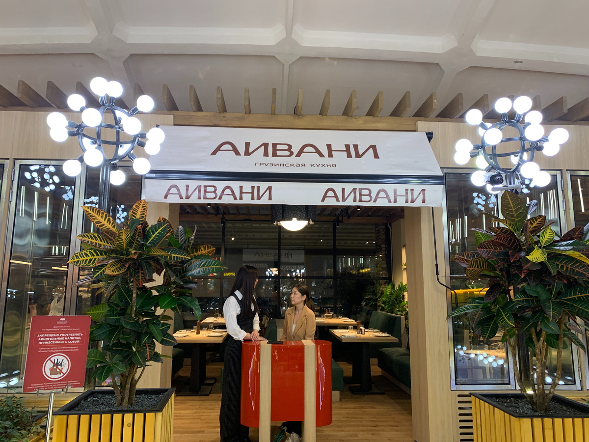 Вход в ресторан "Аивани"