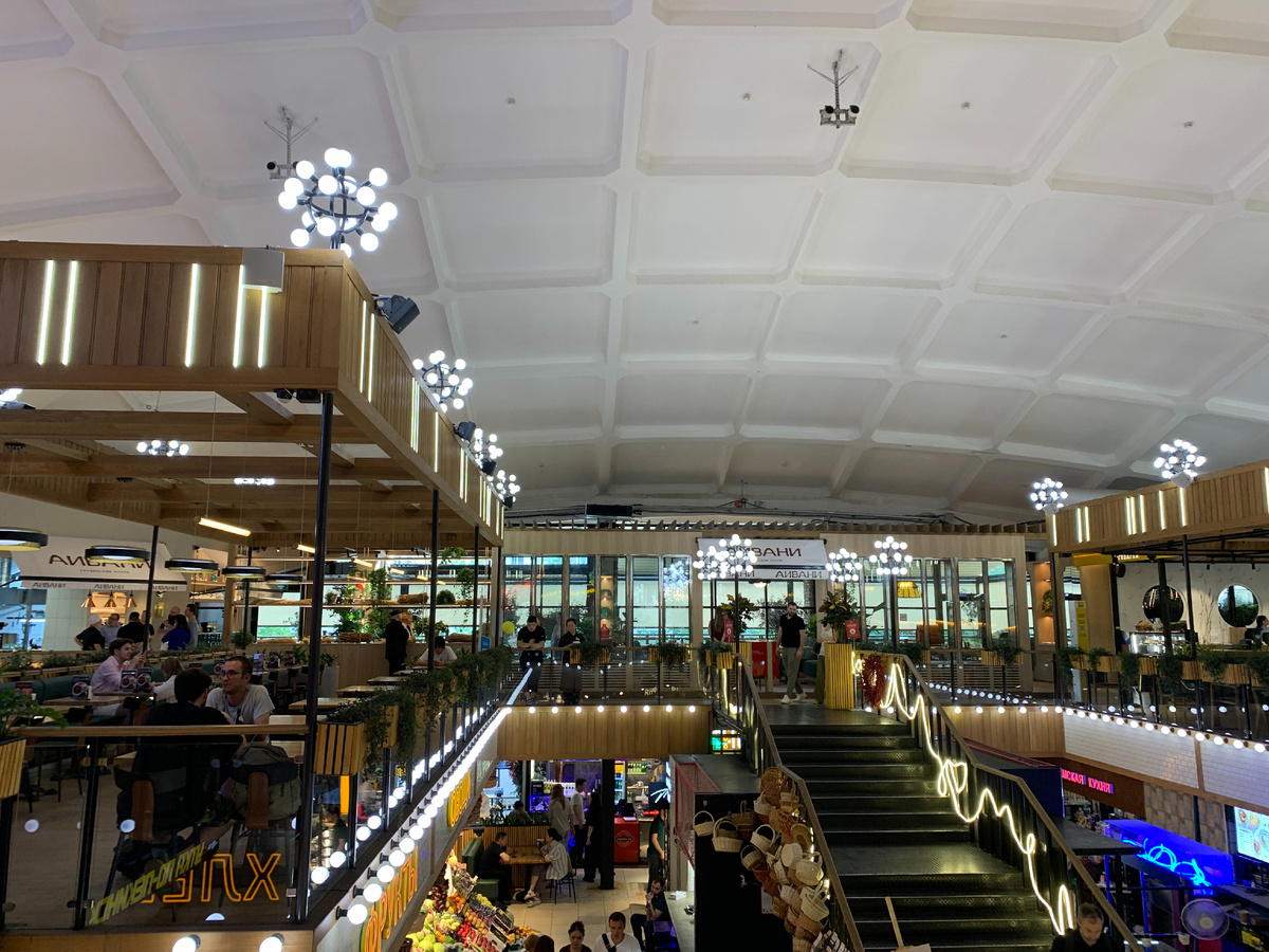 Второй этаж Усачевского рынка