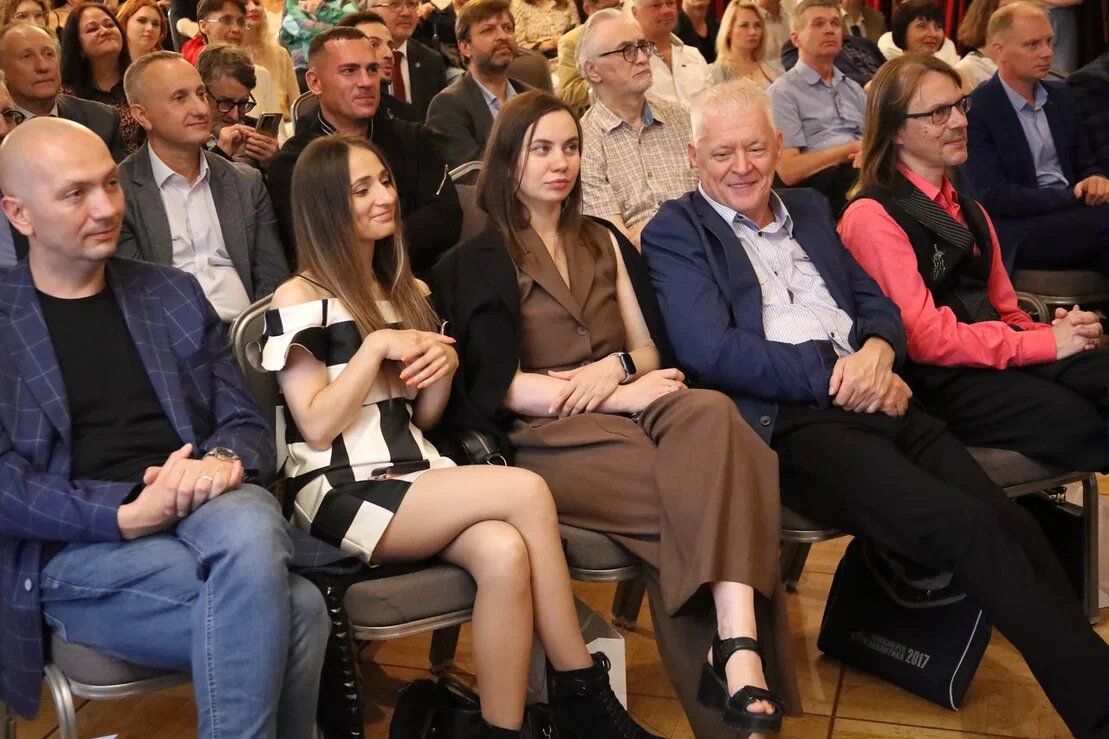 Жюри конкурса "Новая фантастика 2025" на церемонии награждения.