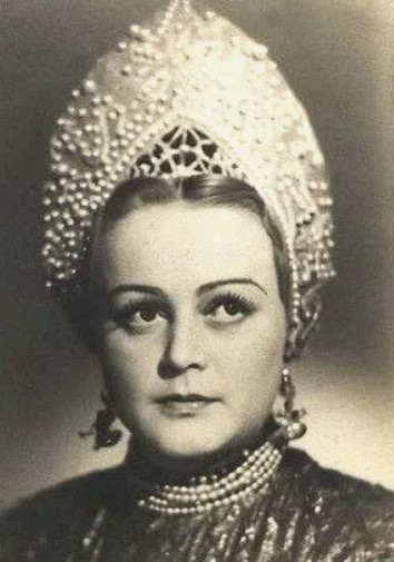 Детство Татьяны Окуневской было не из легких.