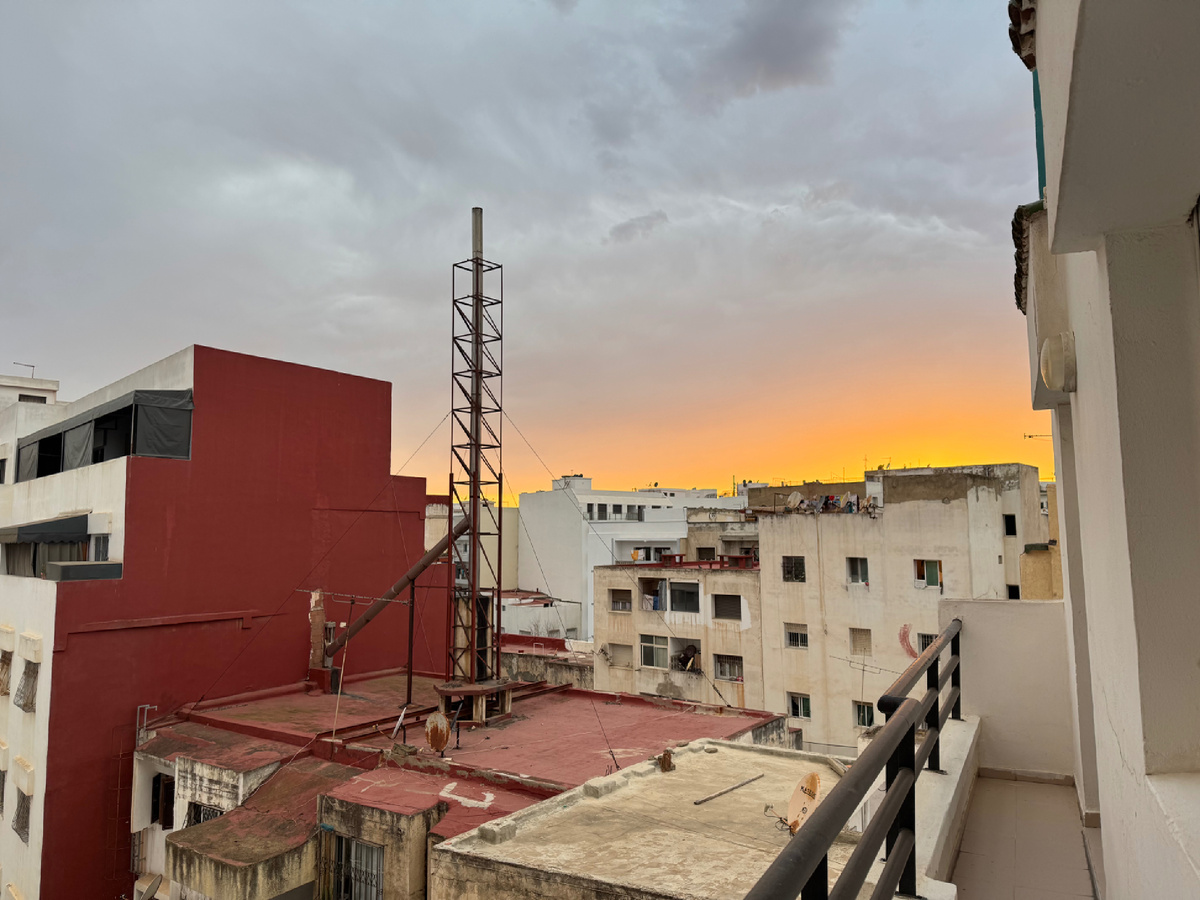 Рабат. Марокко. Вид из окна на закат. Фото наше.