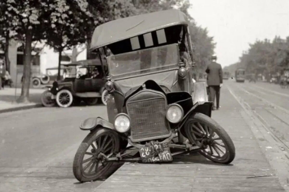    Автомобиль Anglo-French, под колесами которого погиб первый пешеход.