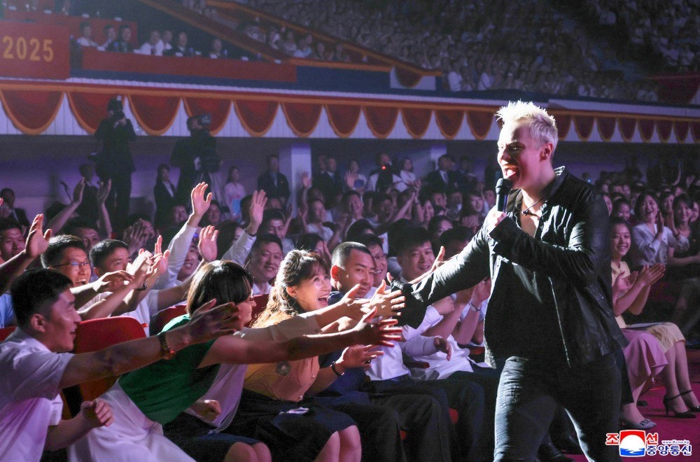 Ну вот не парень, а просто огонь! Из интернета 